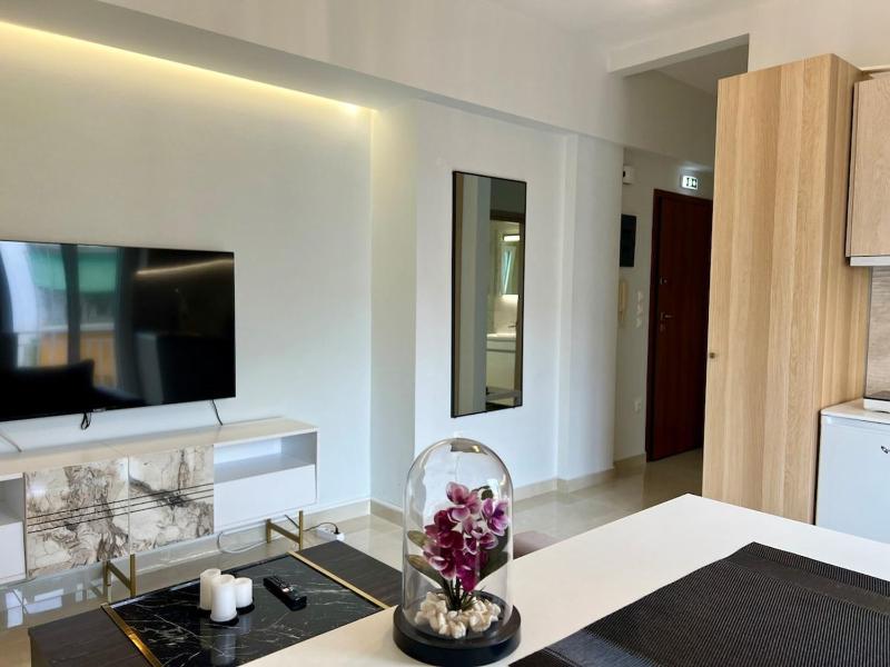 Цены на Athene - Bright studio at the center of Athens в Афины