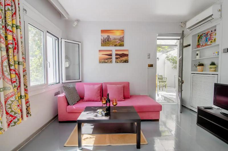 Canto-Home Alongside The Acropolis — отель с удобствами в Афины
