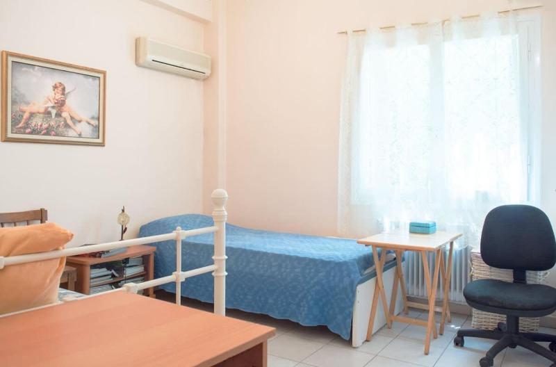 Family apt with garden next to the sea — отель с удобствами в Афины
