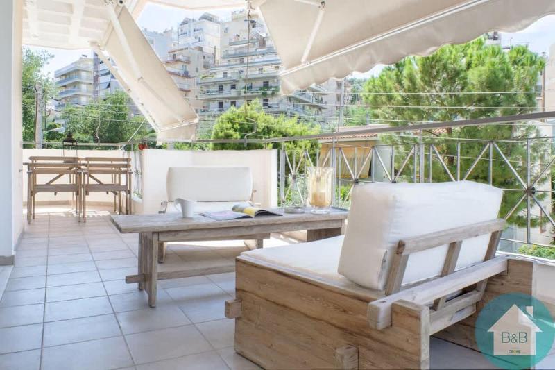Designer's apartment close to city center — забронировать отель в Афины