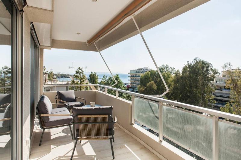 2bdr Athens Riviera Sea View Apartment By The Olon — комфортный отель в Афины
