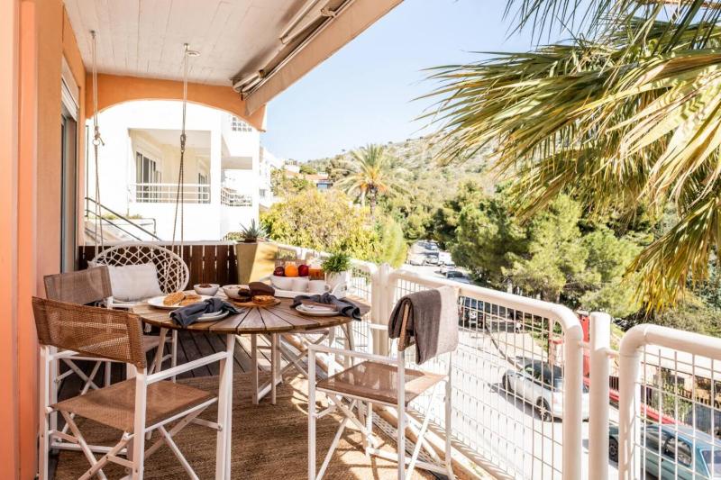 2bd Sunny Condo Close To The Beach — комфортный отель в Афины