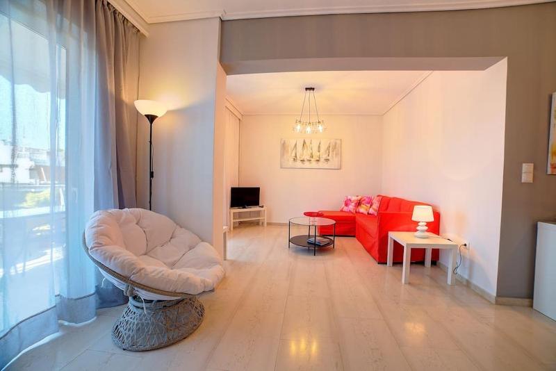Beautiful apartment in Glyfada center — отель с удобствами в Афины