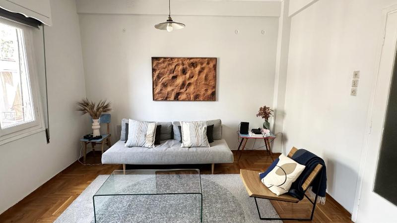 Fyllis16-Sunny central apartment next to Metro sta — отель с удобным расположением в Афины