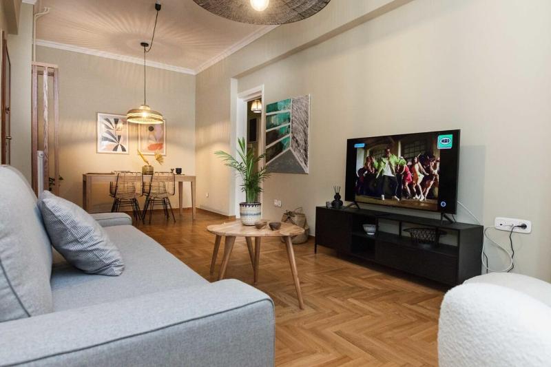 Цены на Pagrati Urban Oasis Getaway 2Bd Apt with Balcony в Афины