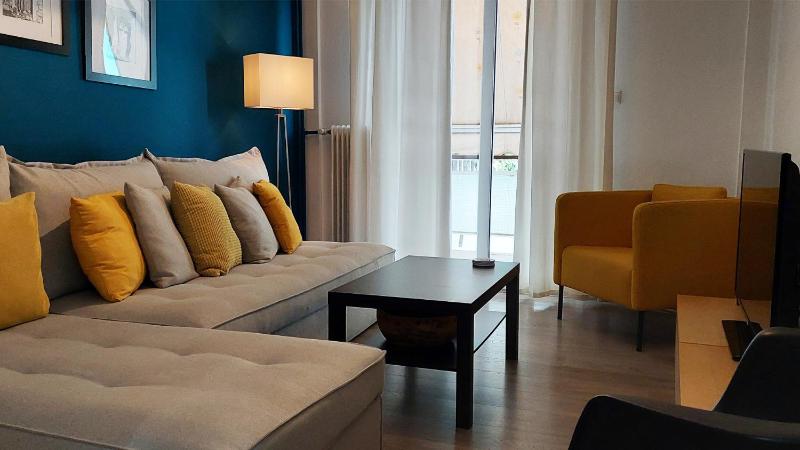 Stylish & Cozy Apartment in the National Gallery Area — отель с удобным расположением в Афины