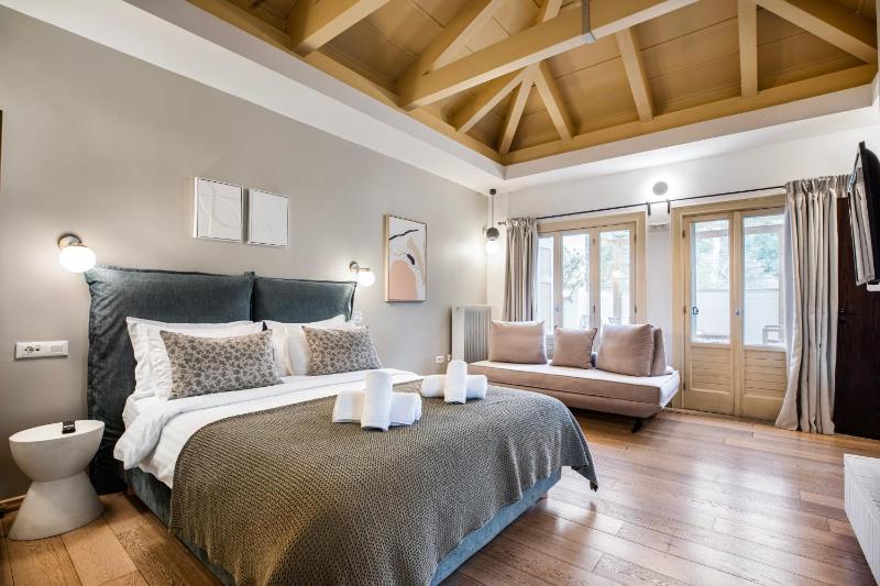 Genesis Grande Acropolis Hill Villa — забронировать отель в Афины