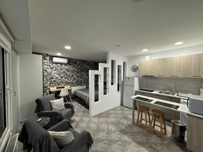 Aphrodite Studio near Athens Floisvos Marina — забронировать отель в Афины