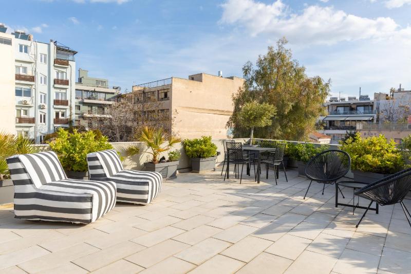 Цены на 85 sqm in the Heart of Athens shared Rooftop Deck в Афины