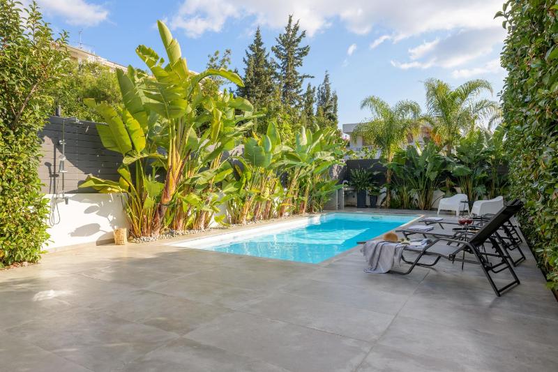 Pool Voula Apartment close to Kavouri Beach by Cielo Homes — комфортный отель в Афины