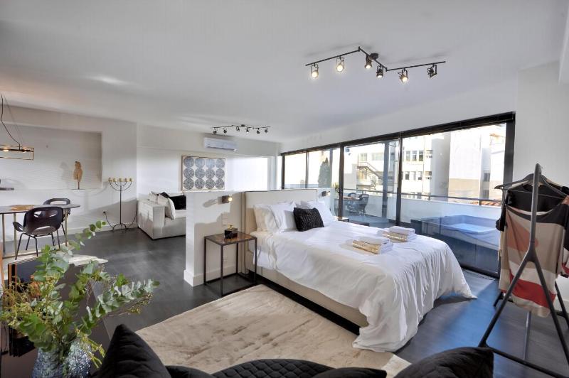 Stunning Athens Penthouse Apartment Historic Central Location Albus Senior Loft Acropolis View Psyrri — отель с удобствами в Афины