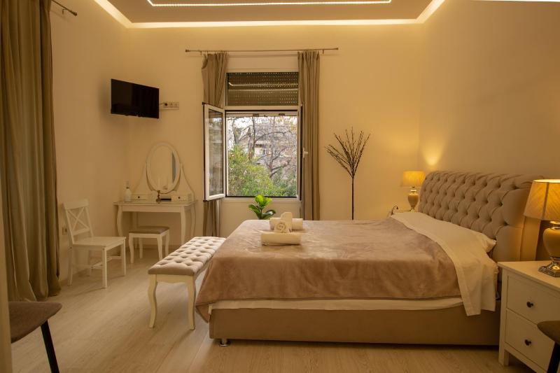 ATHENS City Center Historical Area — отель с удобствами в Афины