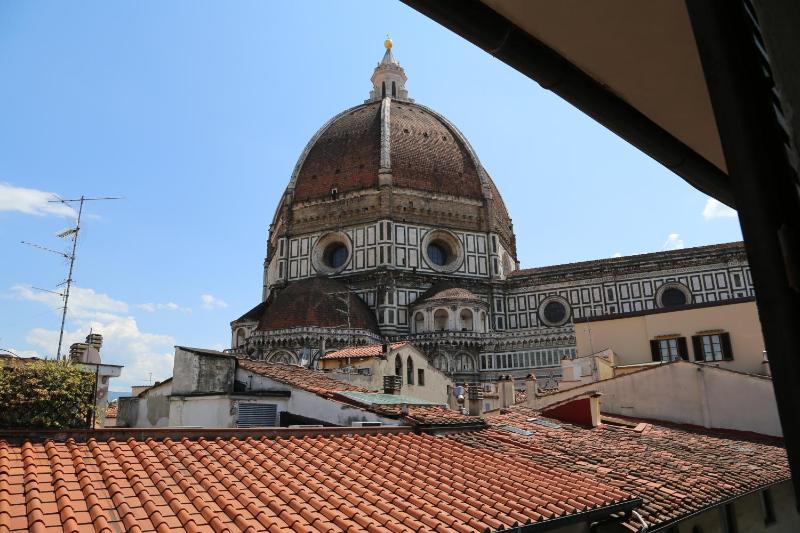 Apartments Florence - Ricasoli Terrace — комфортный отель в Флоренции