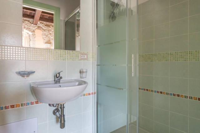 Madalen Guest House a Bosa - Storico B&B in torre