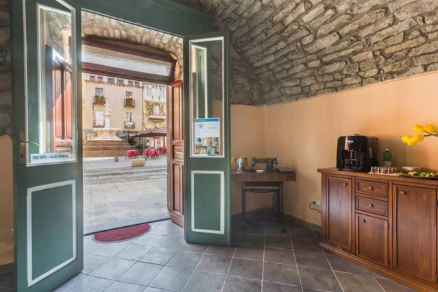 Madalen Guest House a Bosa - Storico B&B in torre