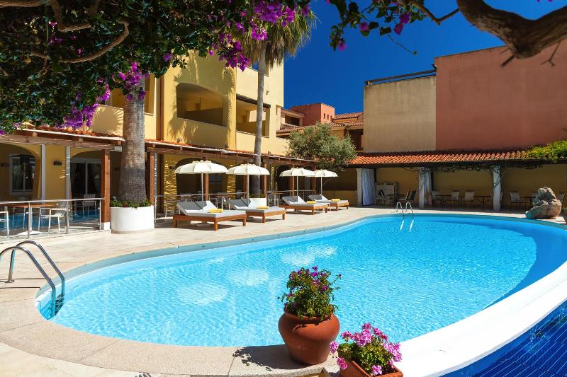 Villa Margherita a Golfo Aranci - Lussuoso hotel sul mare