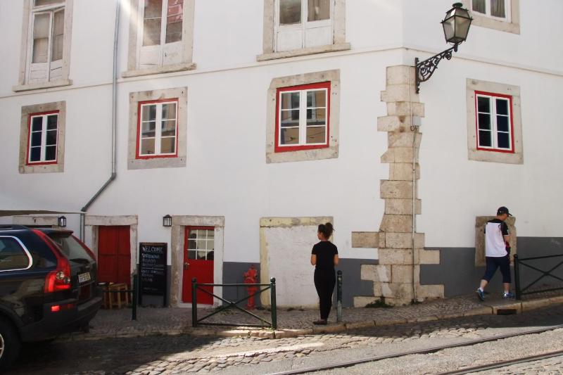 Alfama Fado Apartments — отель с удобным расположением в Лиссабоне