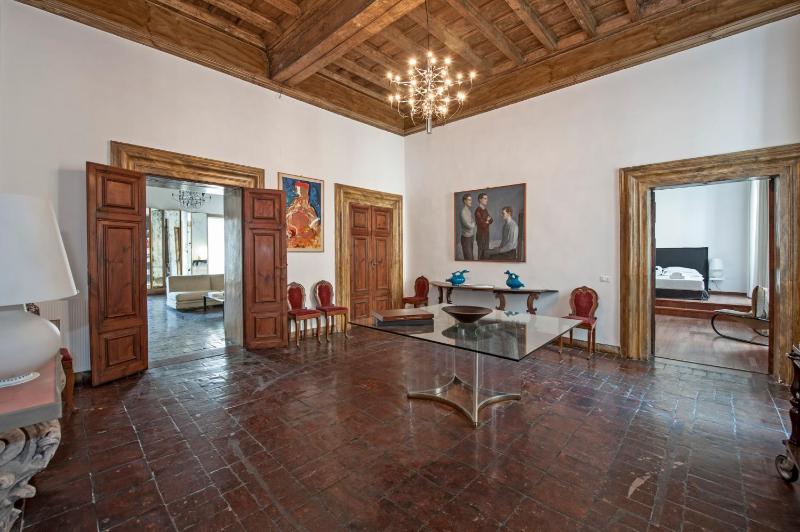 Ancient Palace In Downtown Rome — отель в Риме, Италия