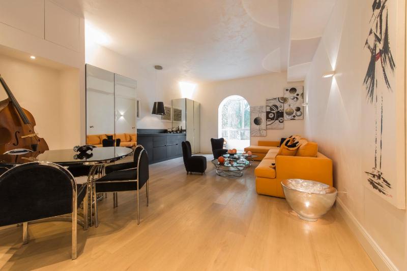 BnButler - Luxury Apartment - Broletto 39 — отель с удобным расположением в Милане