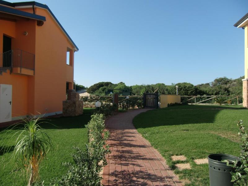 Orchidea a Badesi - Appartamento fronte mare con piscina