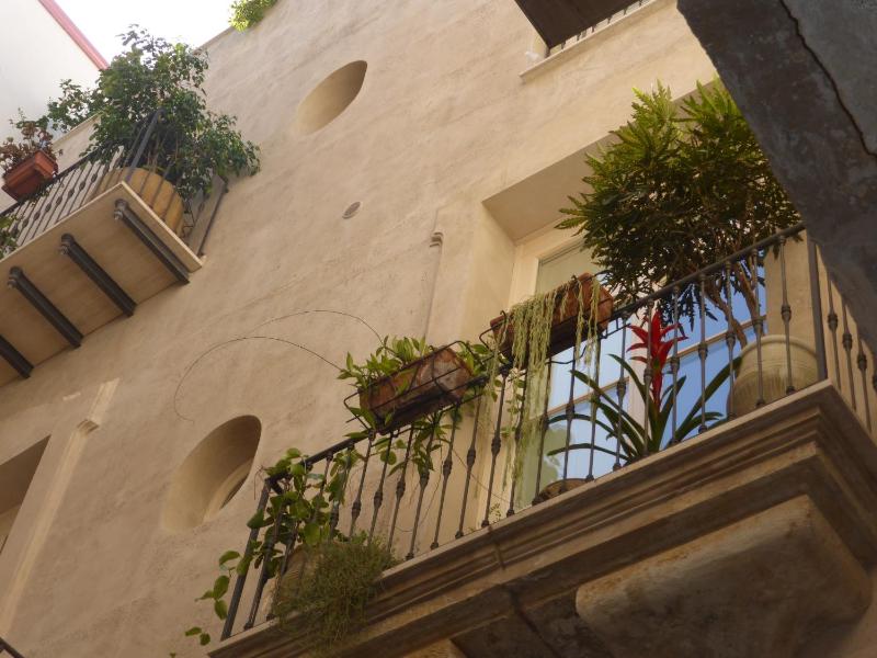 Appartamento in Palazzo Lampedusa — отель с удобным расположением в Палермо