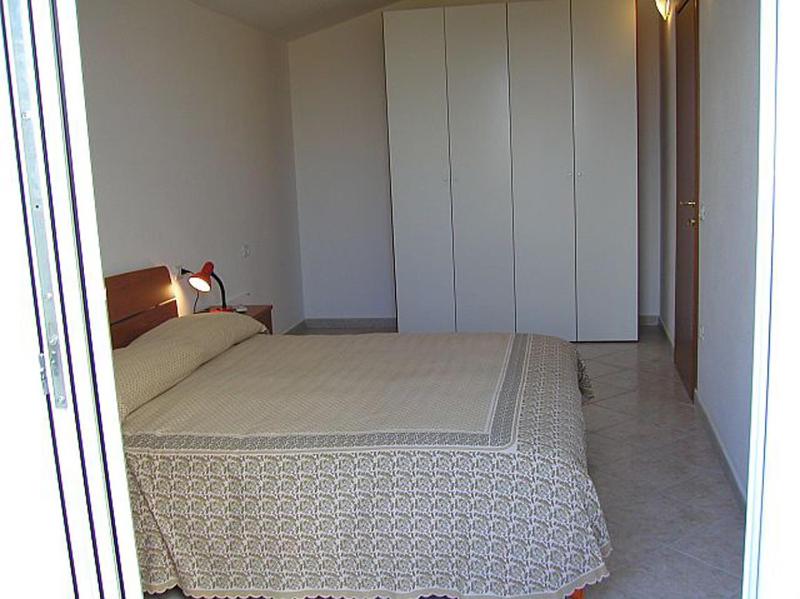 Valledoria Centro - Comodo Appartamento con Balcone