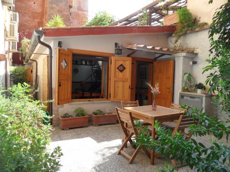 Colosseum Cottage — отель в Риме, Италия