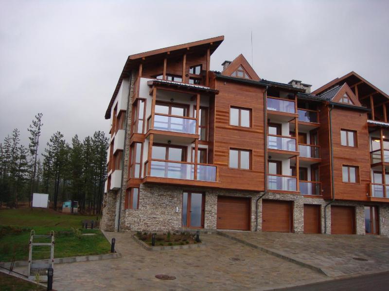 Entire Private Apartment in Pirin Golf & Country Club — комфортный отель в Банско