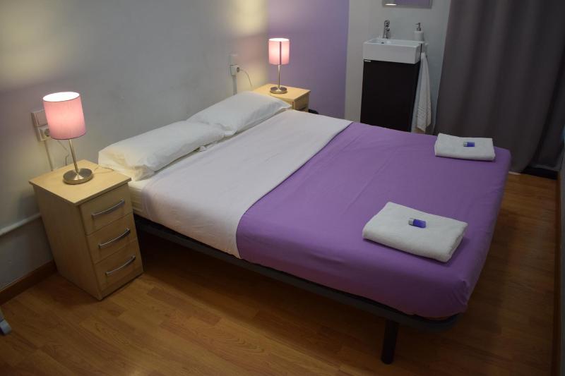 Цены на Hostal MiMi Las Ramblas в Барселоне