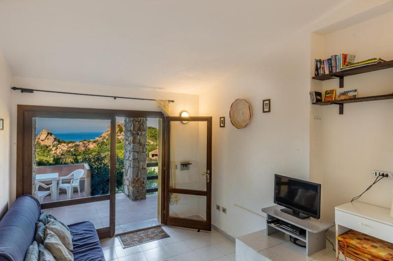 Villa Ambra a Costa Paradiso - Elegante Villa con Piscina e Vista