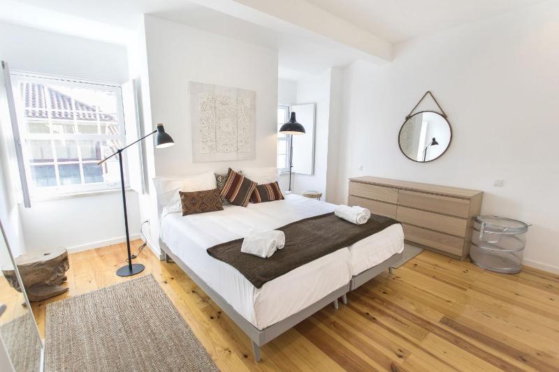 LovelyStay - Cais Apartment River View — отель с удобным расположением в Лиссабоне