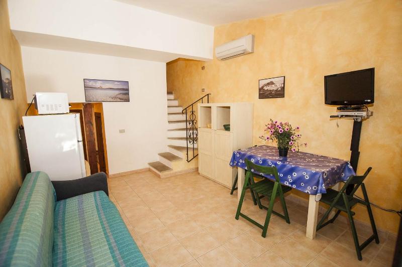 Domus Budoni 1 - Appartamento fronte spiaggia con patio