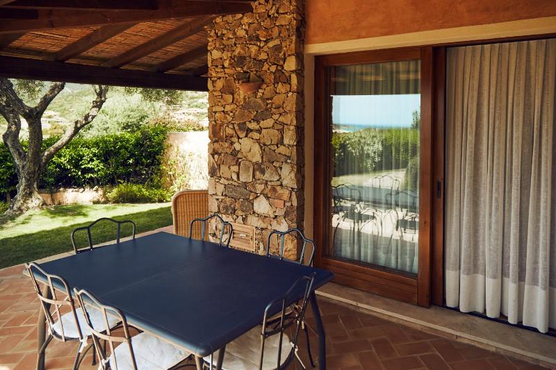 Villa Myrtos a Chia - Lussuosa villa vicino al mare