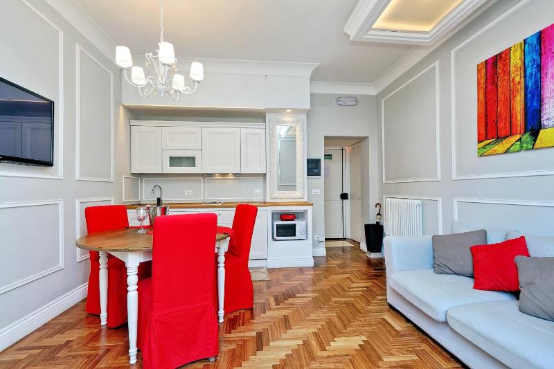 Elegant Suite Vibia 300 mt from Colosseum — отель с удобствами в Риме