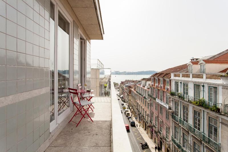 Lisbon Glamorous House — забронировать отель в Лиссабоне
