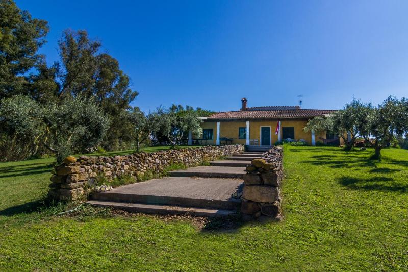 Villa Ada ad Arborea - Incantevole B&B con giardino