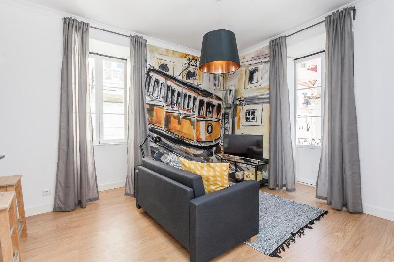 Apartment Yellow Bica — забронировать отель в Лиссабоне