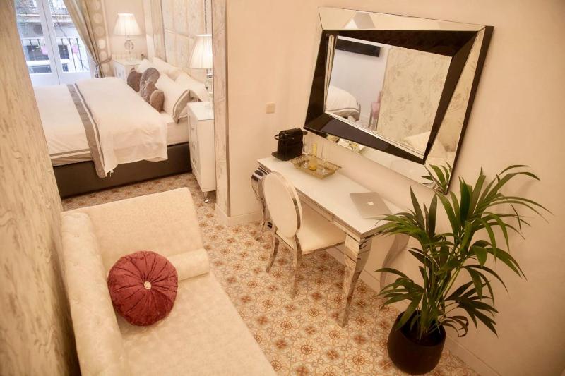 Hostal Casa Boutique — комфортный отель в Мадриде