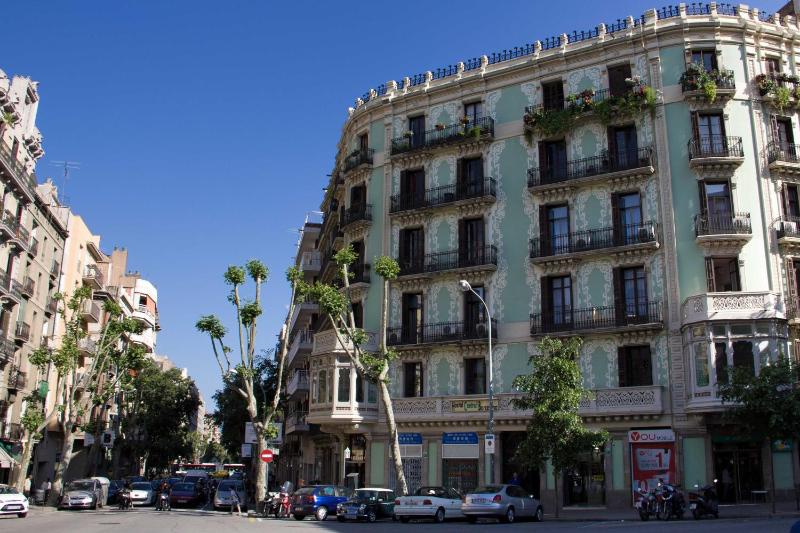 Hostalin Barcelona Diputacion — отель с удобным расположением в Барселоне