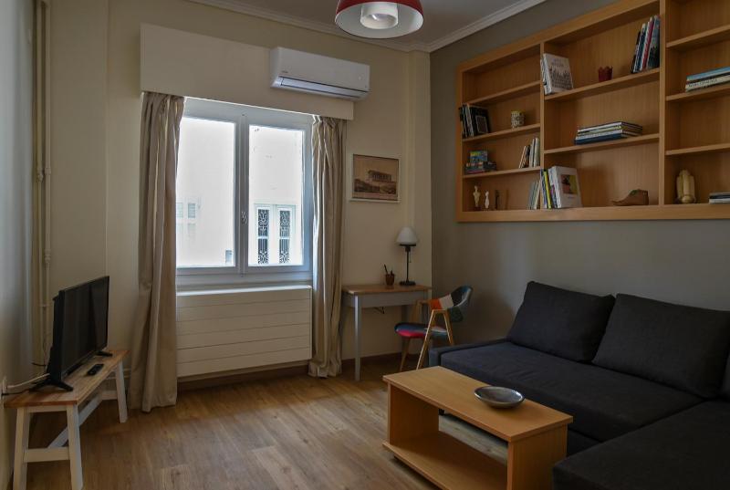 Miranda's Apartment in Thissio — отель с удобствами в Афины