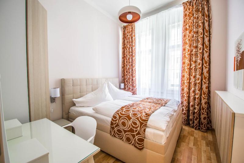 Цены на Bourgeois Apartment in Cultural Heritage Building by Ruterra в Праге
