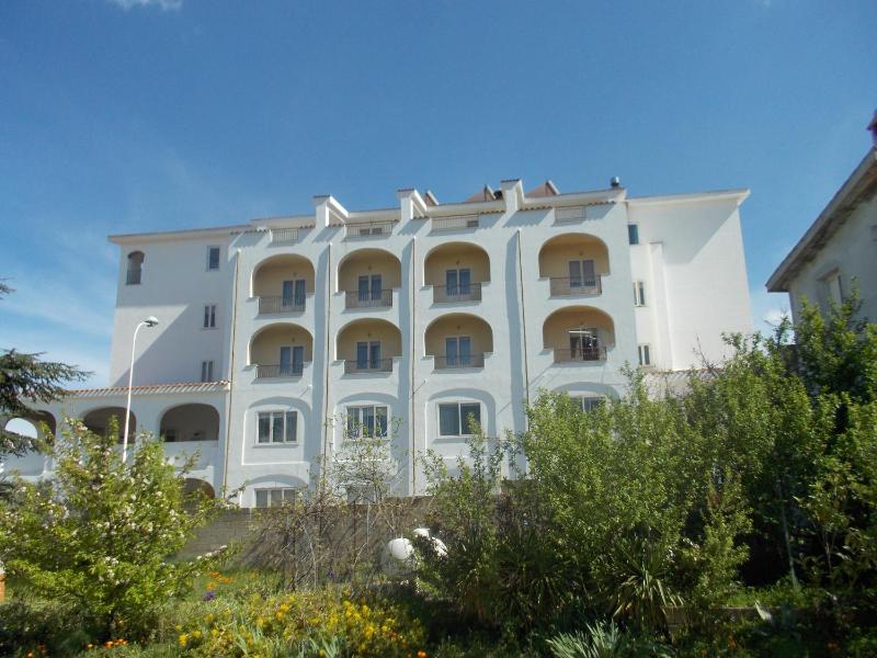 Hotel Sa 'E Jana a Orgosolo - Accogliente B&B tipico