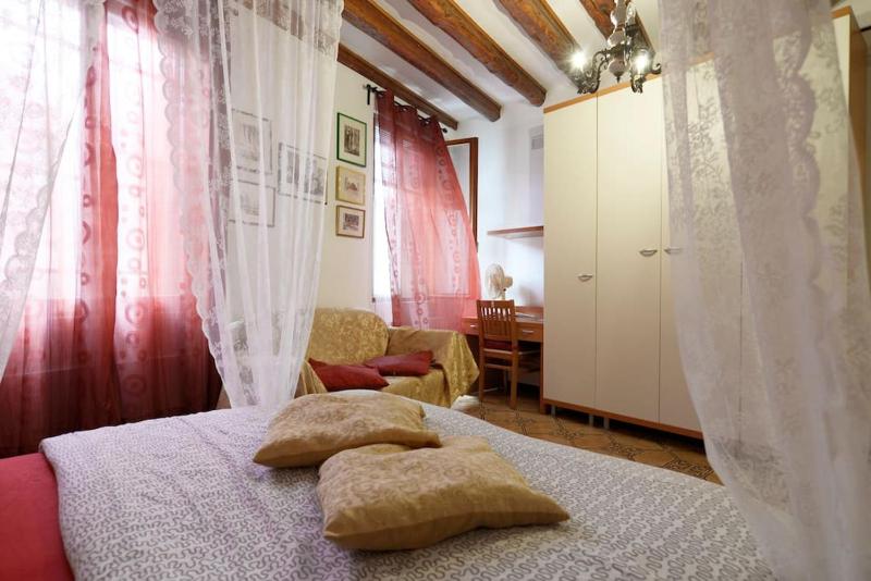 Casa Di PrimaVera — забронировать отель в Венеции