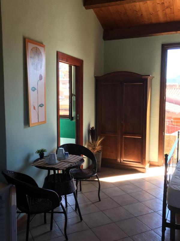 B&B Alene a Bosa - Camere Rustiche con Balcone Privato