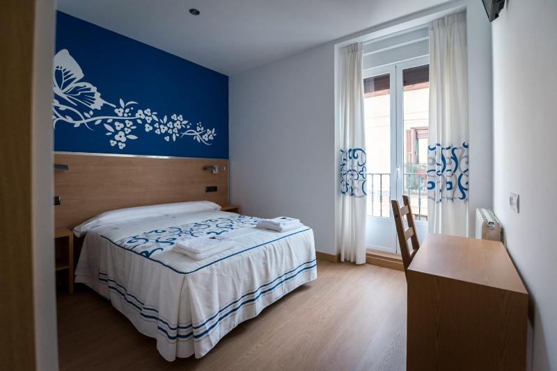 Hostal Carracedo 1 — отель в Мадриде, Испания