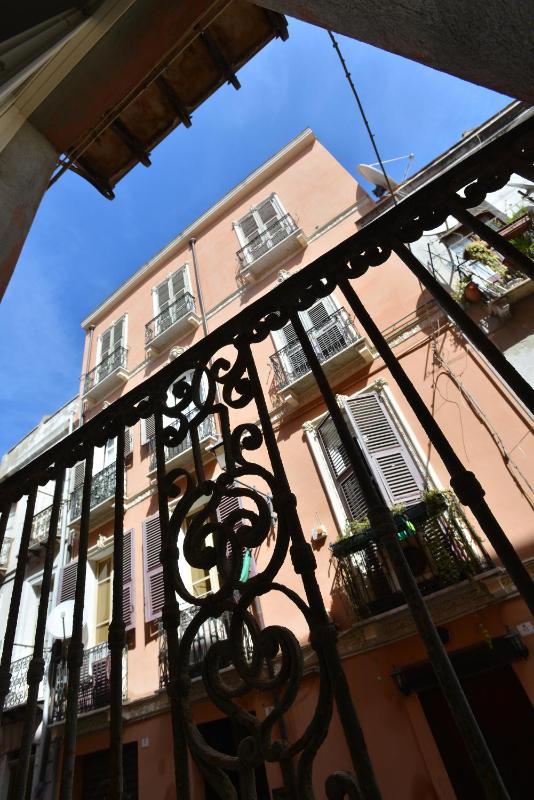 IzzHome Light a Cagliari - Luminoso appartamento balcone