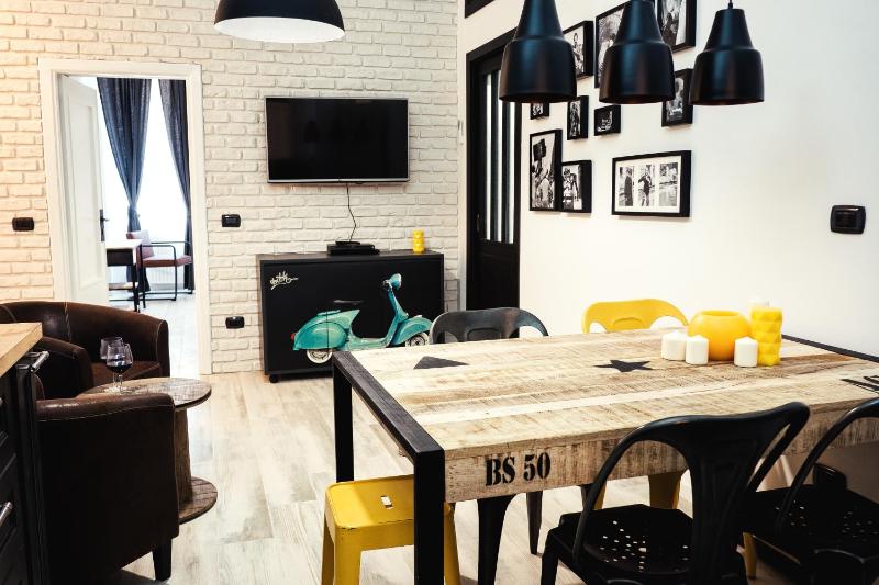 BMGA l Stylish Industrial Termini Apartment — комфортный отель в Риме