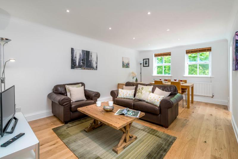 Цены на JOIVY Sunny 2BR apt in the heart of Vauxhall, by subway в Лондоне