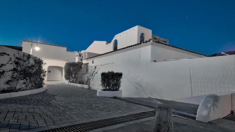 Charme Suite B&B: Lusso e relax con piscina
