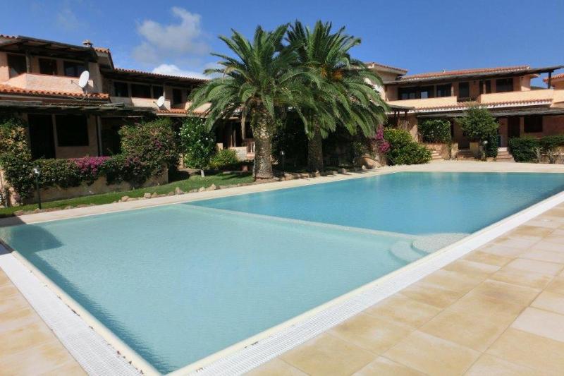 PalmTreeHouse a Olbia - Lussuosa Villa con Piscina